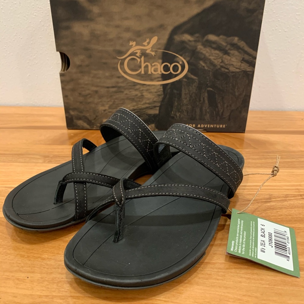 NIB Women’s Chaco Deja Leather Flip Flop Sandals 6